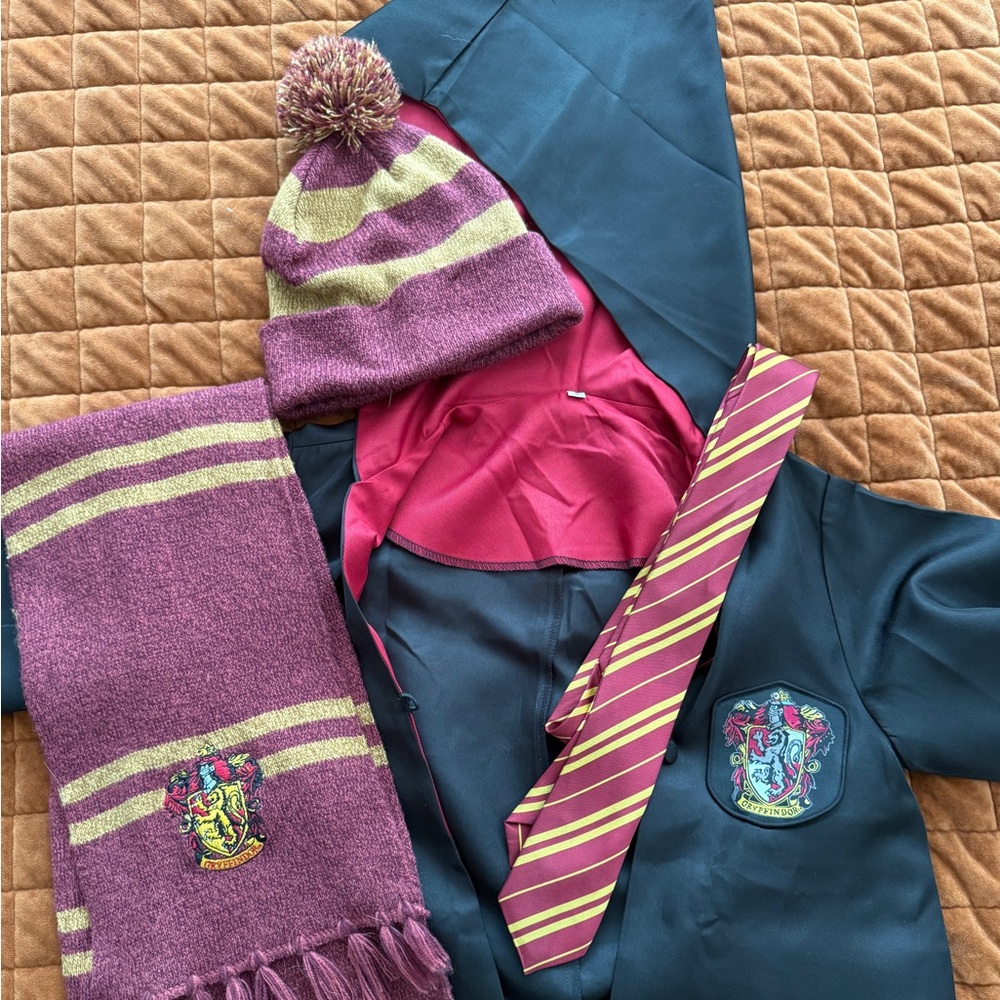 Gryffindor Scarf, Hat, and Tie Set
